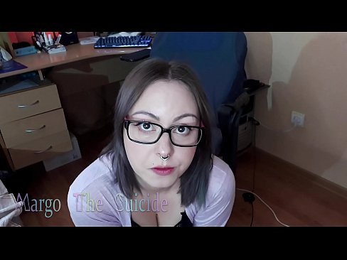 ❤️ Σέξι κορίτσι με γυαλιά πιπιλίζει Dildo βαθιά στην κάμερα ️❌ Πορνό βίντεο ❌️